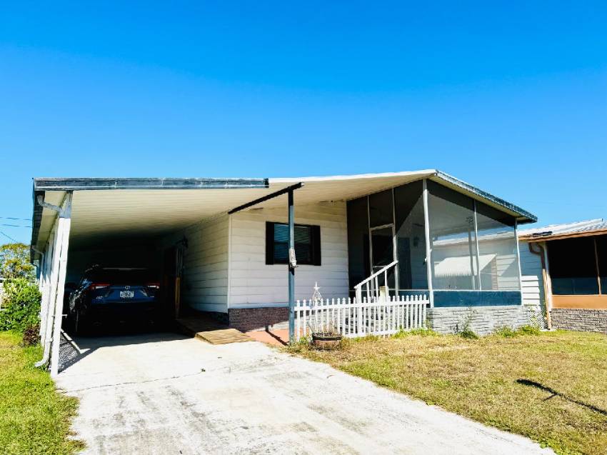 Lakeland, FL Mobile Home for Sale located at 7405 N. Socrum Loop Rd Pine Ridge Estates